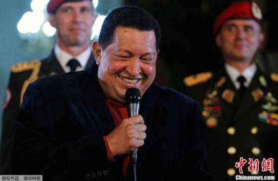 圖為10月6日，查韋斯對媒體發(fā)表演說。