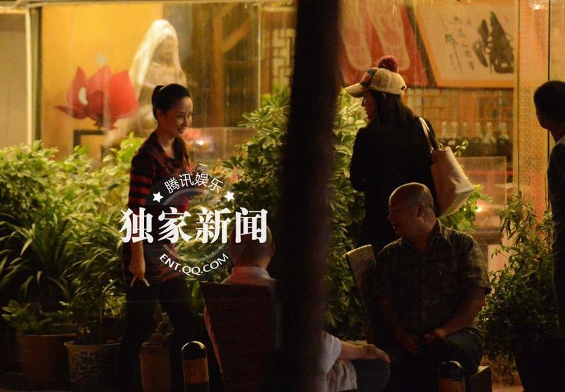 孫寧與友吃飯出門摳嘴不雅 獨(dú)自望星顯惆悵