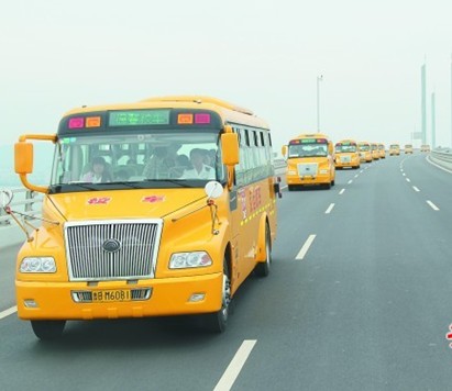 不避讓校車一次記6分 校車?？宽毻＼嚨却坏贸? align=