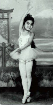 鄧麗君罕見私房照曝光 跳舞秀美腿下廚超清純