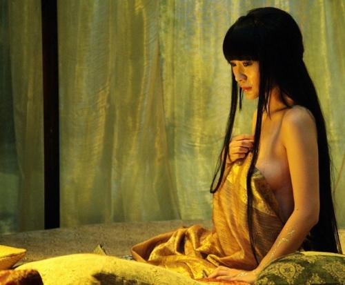 為藝術(shù)獻(xiàn)身女星 脫真的需要勇氣