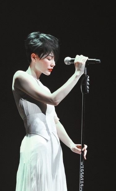 御用化妝師爆料：王菲私下很調皮很愛玩 冷艷寡言只是偽裝