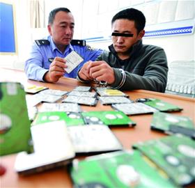 公交司機偷公交車硬盤