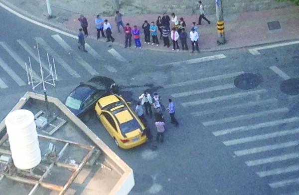 青島?？诼穬绍囅嘧?懷胎9月孕婦被卡住