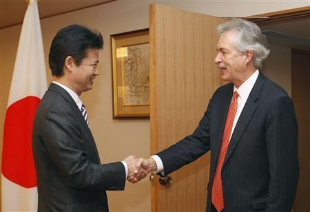 10月15日上午，日本外相玄葉光一郎與到訪的美國(guó)常務(wù)助理國(guó)務(wù)卿伯恩斯在日外務(wù)省舉行了會(huì)談。