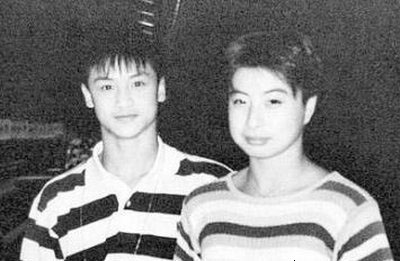 愛(ài)情佳話(huà)亮晶晶雙方現(xiàn)狀:一個(gè)超生一個(gè)嫁豪門(mén)