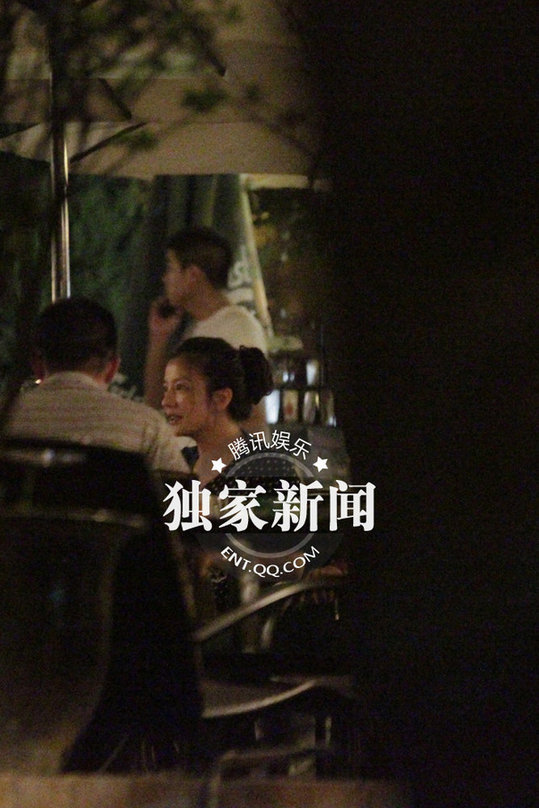 趙薇坐百萬(wàn)改裝奔馳出行 富婆房車(chē)越野都有