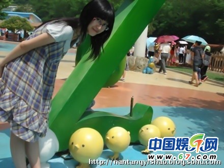 55歲方舒22歲漂亮女兒首曝光 清純不輸老媽