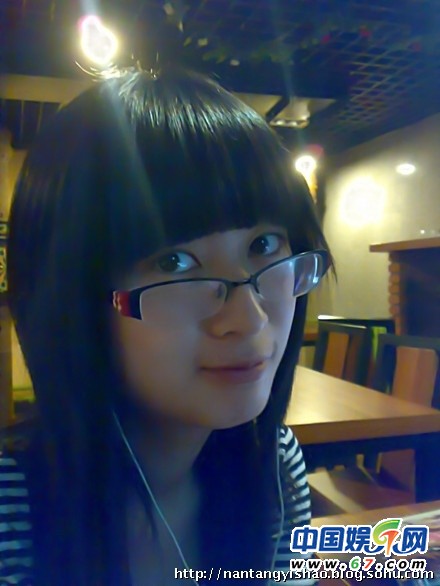 55歲方舒22歲漂亮女兒首曝光 清純不輸老媽