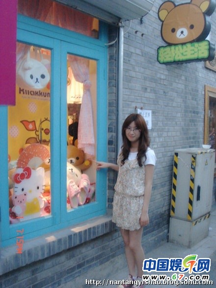 55歲方舒22歲漂亮女兒首曝光 清純不輸老媽