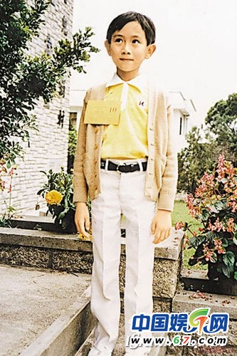 TVB明星兒時(shí)照 佘詩曼童年三點(diǎn)式比基尼照曝光