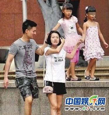 小S曬三個(gè)女兒可愛(ài)床頭照