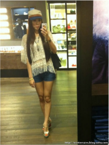 高虎與富二代女友海邊度假 曝美艷女友自拍照