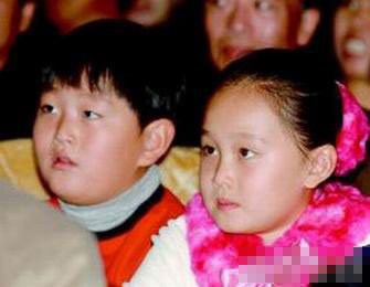 揭秘趙本山坎坷的婚姻路 曾遭車禍險喪命多磨難