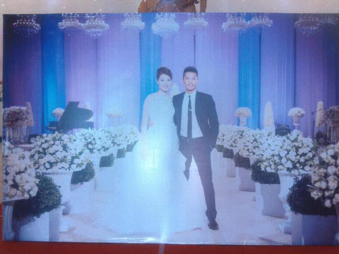 林丹謝杏芳家鄉(xiāng)辦喜宴 游街排場(chǎng)大　