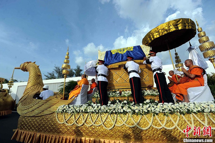 西哈努克遺體運返柬埔寨