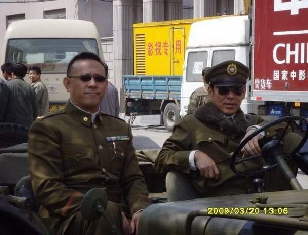 明星軍裝造型PK 女星英姿颯爽帥過(guò)男星