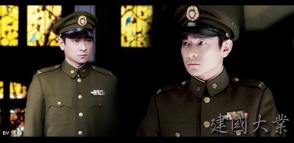 明星軍裝造型PK 女星英姿颯爽帥過(guò)男星