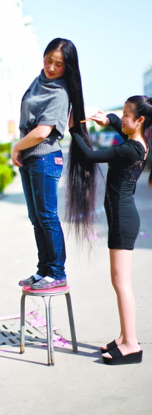 青島發(fā)友為收藏女孩長發(fā)等3年才買到 每年做4次保濕 青島發(fā)友為收藏女孩長發(fā)等3年才買到 每年做4次保濕