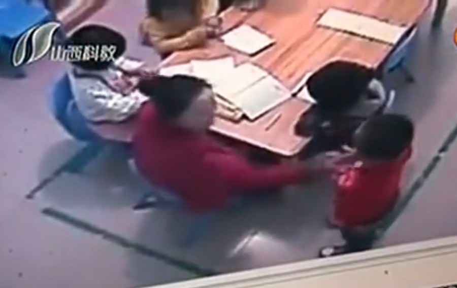 女童因不會算術(shù)題被扇數(shù)十耳光