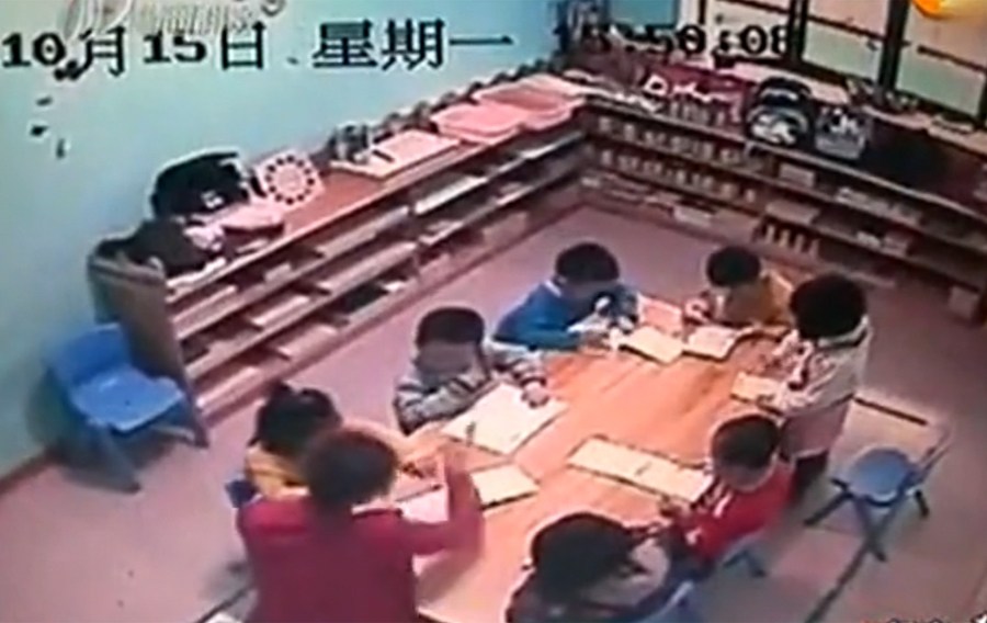 女童因不會算術(shù)題被扇數(shù)十耳光