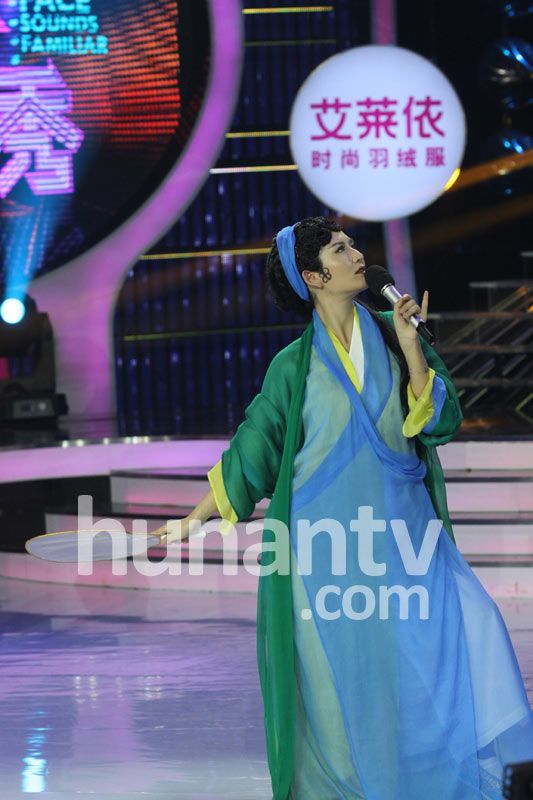 謝娜扮青蛇展現(xiàn)嚇死人媚態(tài) 鄒凱與美艷女友齊亮相