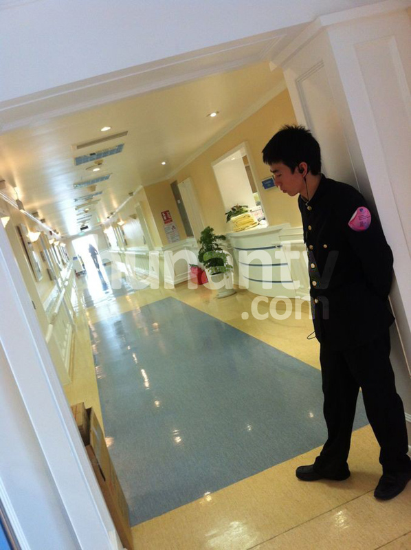 李小璐產(chǎn)女花費(fèi)每天過(guò)萬(wàn) 醫(yī)院保安巡邏內(nèi)景曝光