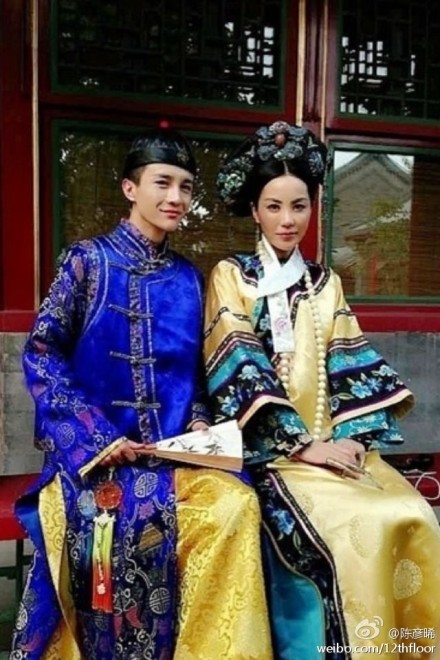 王菲開(kāi)清宮穿越派對(duì) 舉手投足貴妃范兒十足