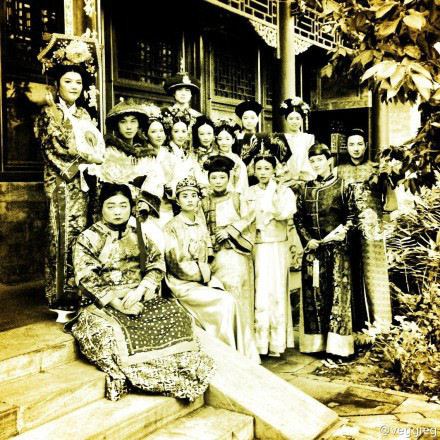 王菲開(kāi)清宮穿越派對(duì) 舉手投足貴妃范兒十足