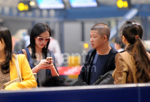 姚晨曹郁婚期臨近甜蜜現(xiàn)身 疑同出游預支蜜月