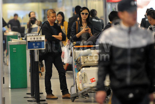 姚晨曹郁婚期臨近甜蜜現(xiàn)身 疑同出游預支蜜月