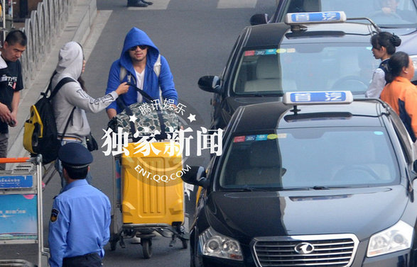 李代沫成準明星 機場現身打扮高調不注意都難