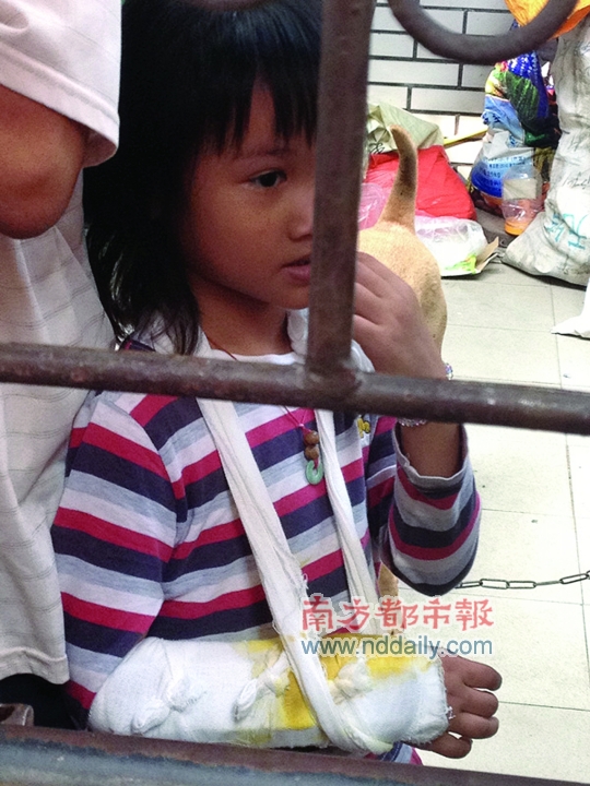 5齡女童上課講話遭罰站 被老師推倒右手骨折 5齡女童上課講話遭罰站 被老師推倒右手骨折