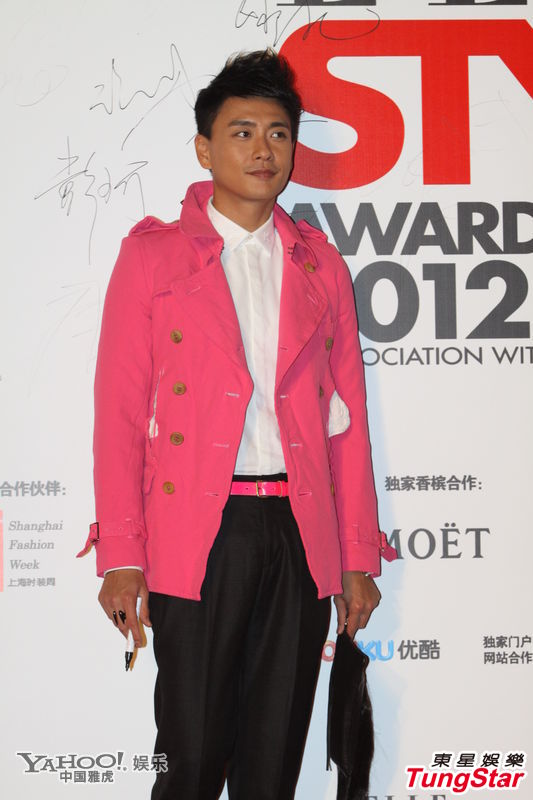 眾女星時尚盛典斗艷 孫儷楊冪白裙保守關悅秀豪乳