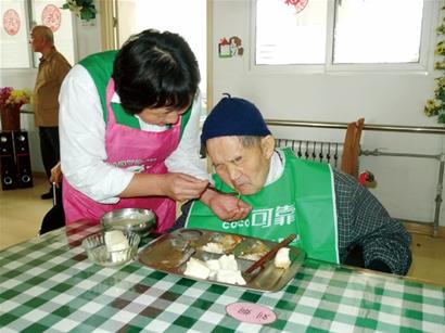 醫(yī)療養(yǎng)老獲市民認(rèn)可:護理費最高能報銷96%