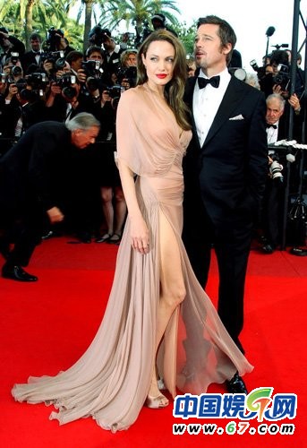 女星開(kāi)叉過(guò)高春光乍現(xiàn)