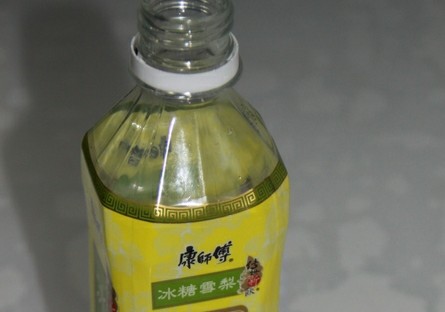 康師傅冰糖雪梨喝出黑蟲 長須分明腿腳完整