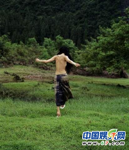 張曼玉半裸山水寫(xiě)真