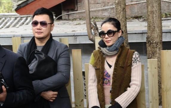 王菲李亞鵬高調(diào)亮相秀恩愛 個(gè)性天后變小女人