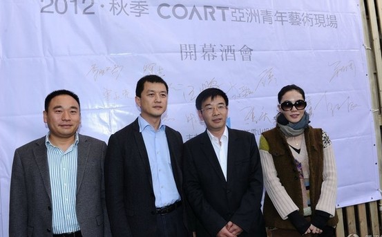 王菲李亞鵬高調(diào)亮相秀恩愛(ài) 個(gè)性天后變小女人