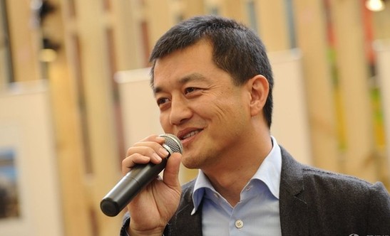 王菲李亞鵬高調(diào)亮相秀恩愛(ài) 個(gè)性天后變小女人