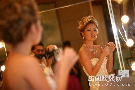 葉劍英孫女性感亮相 萬里孫女萬寶寶透視裝爭(zhēng)艷