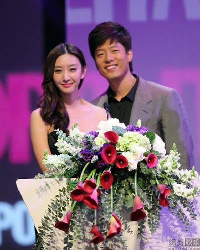 凌瀟肅唐一菲公開亮相。