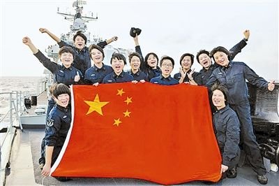 女軍迷癡迷海軍兩考軍校 海軍首長點(diǎn)名上航母