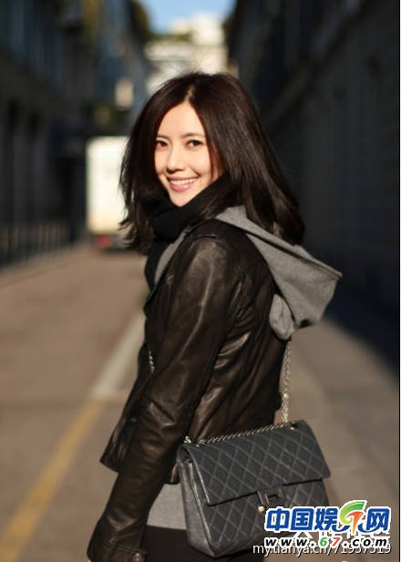 高圓圓海量街拍穿搭私照 網(wǎng)友：太有范兒了！