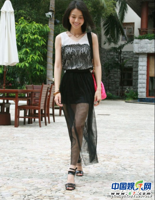 高圓圓海量街拍穿搭私照 網(wǎng)友：太有范兒了！