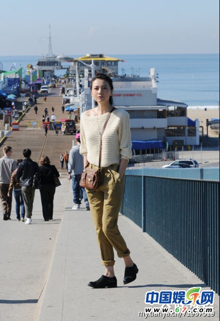 高圓圓海量街拍穿搭私照 網(wǎng)友：太有范兒了！