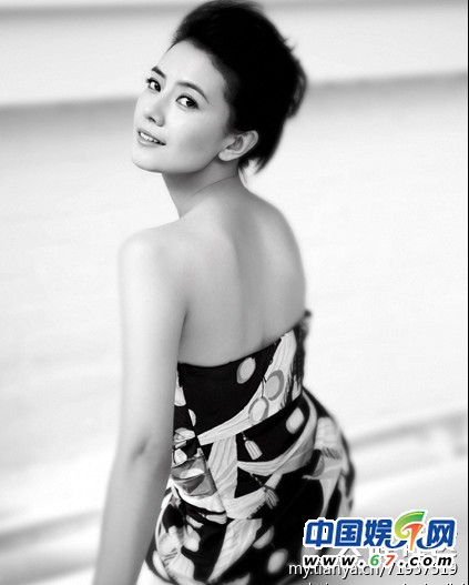 高圓圓海量街拍穿搭私照 網(wǎng)友：太有范兒了！