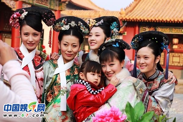 《甄嬛傳》片場(chǎng)有愛(ài)花絮圖