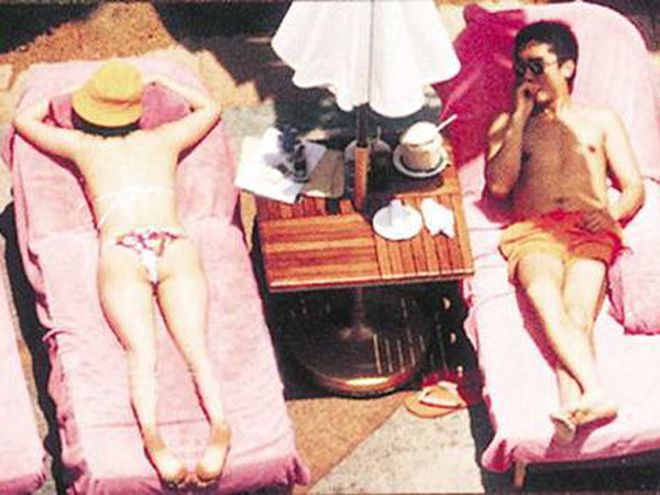 狗仔最擅長(zhǎng)偷拍明星親熱了